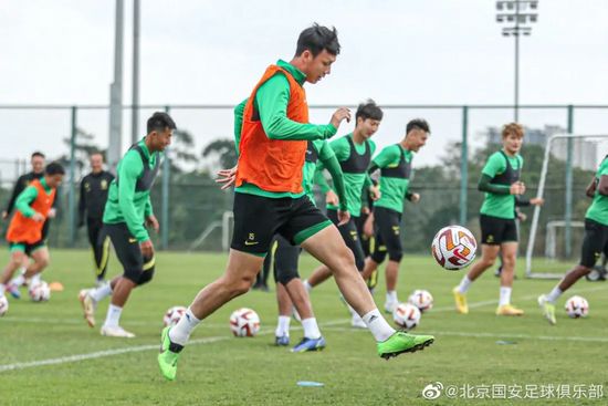 叶辰嗯了一声，道：告诉你们家的年轻人，以后要学会夹起尾巴做人。
